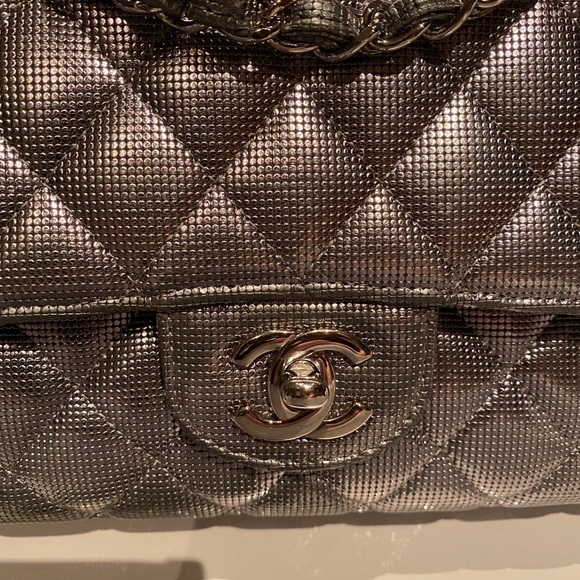 Chanel Cruise silver metallic medium classic flap leather shoulder Ltd Ed bag - Picture 6 of 17